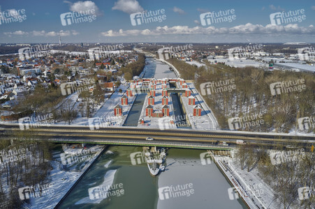 Eingestellter Schiffsverkehr auf dem Mittellandkanal in Hannover