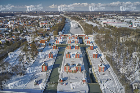 Eingestellter Schiffsverkehr auf dem Mittellandkanal in Hannover
