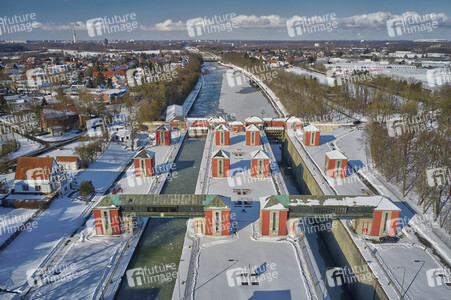 Eingestellter Schiffsverkehr auf dem Mittellandkanal in Hannover