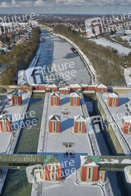Eingestellter Schiffsverkehr auf dem Mittellandkanal in Hannover