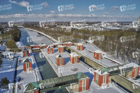 Eingestellter Schiffsverkehr auf dem Mittellandkanal in Hannover
