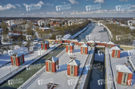 Eingestellter Schiffsverkehr auf dem Mittellandkanal in Hannover