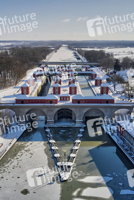 Eingestellter Schiffsverkehr auf dem Mittellandkanal in Hannover