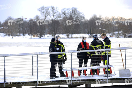 Feuerwehr-Übung Eisretten in Potsdam