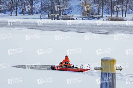 Feuerwehr-Übung Eisretten in Potsdam