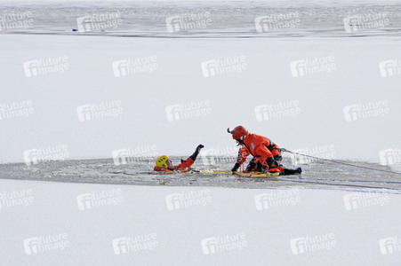 Feuerwehr-Übung Eisretten in Potsdam