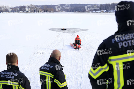 Feuerwehr-Übung Eisretten in Potsdam