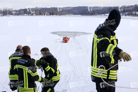 Feuerwehr-Übung Eisretten in Potsdam