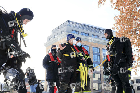 Feuerwehr-Übung Eisretten in Potsdam