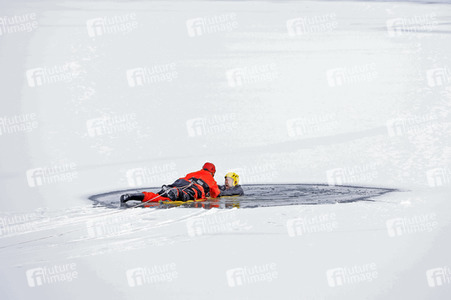 Feuerwehr-Übung Eisretten in Potsdam