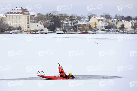 Feuerwehr-Übung Eisretten in Potsdam
