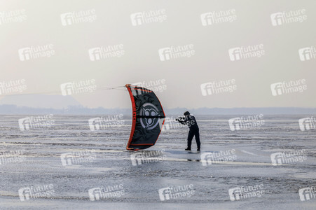 Das Steinhuder Meer im Winter bei Wunstorf