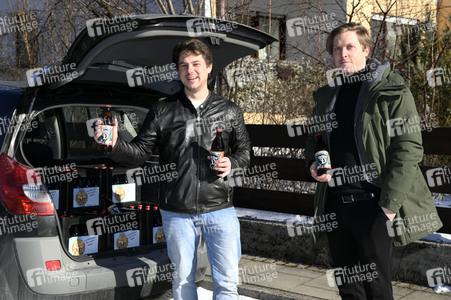 Valentinstagsaktion der Band Zwoa Bier in Ottobrunn