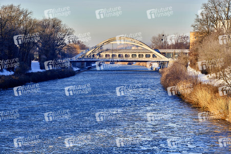 Eis auf dem Mittellandkanal in Hannover