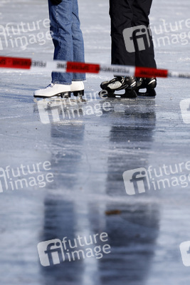 Feuerwehrübung Eisrettung in Köln