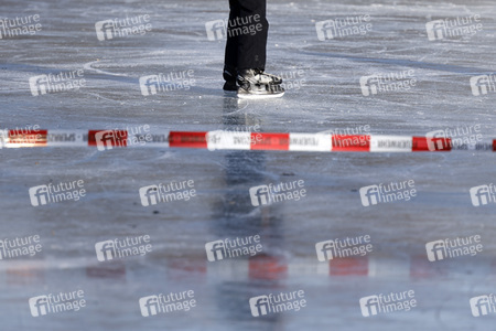 Feuerwehrübung Eisrettung in Köln