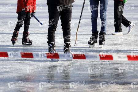 Feuerwehrübung Eisrettung in Köln