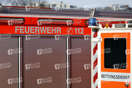 Feuerwehrübung Eisrettung in Köln