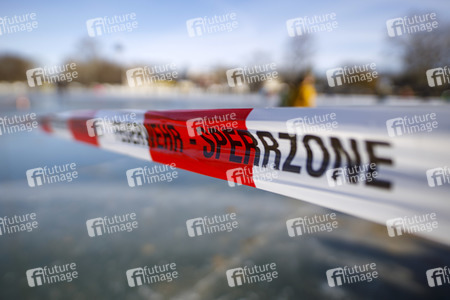 Feuerwehrübung Eisrettung in Köln