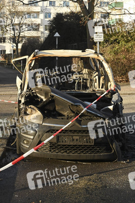 Ausgebranntes Auto in Berlin