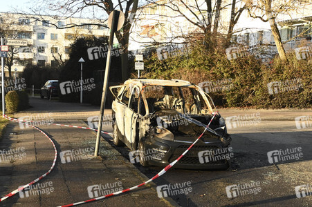 Ausgebranntes Auto in Berlin