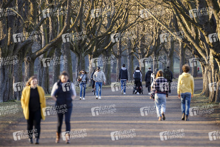 Symbolfoto Spazierengehen