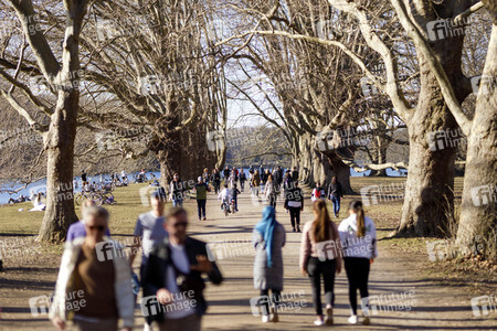 Symbolfoto Spazierengehen