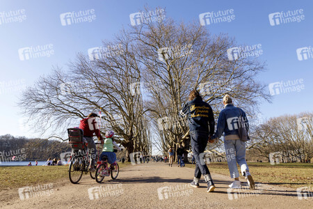 Symbolfoto Spazierengehen
