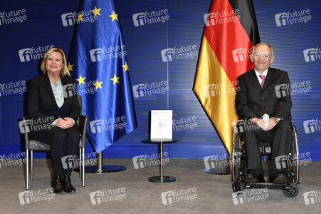 Übergabe des Jahresberichts der Wehrbeauftragten in Berlin