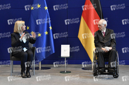 Übergabe des Jahresberichts der Wehrbeauftragten in Berlin