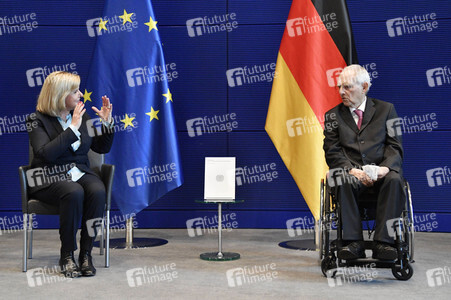 Übergabe des Jahresberichts der Wehrbeauftragten in Berlin