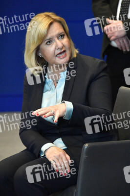 Übergabe des Jahresberichts der Wehrbeauftragten in Berlin