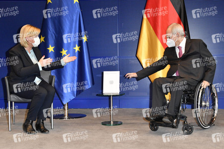 Übergabe des Jahresberichts der Wehrbeauftragten in Berlin