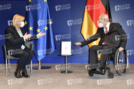 Übergabe des Jahresberichts der Wehrbeauftragten in Berlin