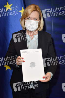 Übergabe des Jahresberichts der Wehrbeauftragten in Berlin