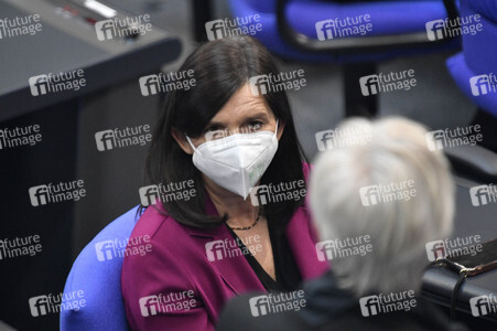 211. Sitzung des Deutschen Bundestages in Berlin