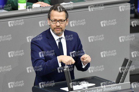 212. Sitzung des Deutschen Bundestages in Berlin