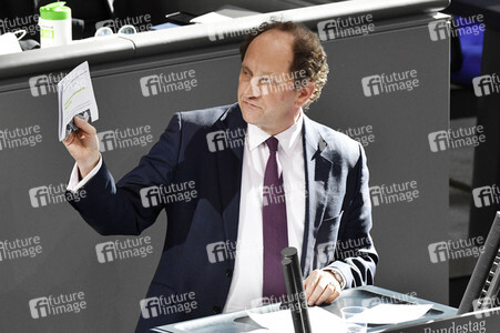 212. Sitzung des Deutschen Bundestages in Berlin