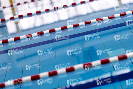 Symbolfoto Schwimmbad