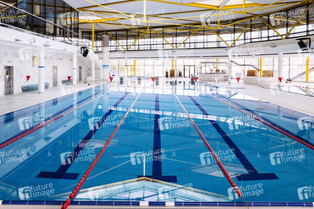 Symbolfoto Schwimmbad