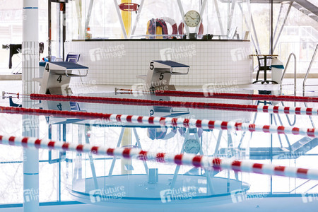 Symbolfoto Schwimmbad