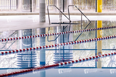 Symbolfoto Schwimmbad