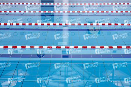 Symbolfoto Schwimmbad