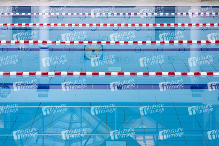 Symbolfoto Schwimmbad