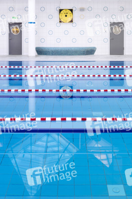 Symbolfoto Schwimmbad