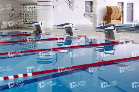 Symbolfoto Schwimmbad