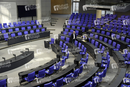 212. Sitzung des Deutschen Bundestages in Berlin