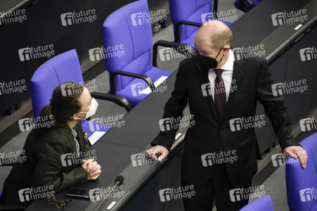 212. Sitzung des Deutschen Bundestages in Berlin