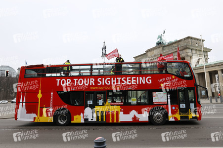 Autodemo vom Aktionsbündnis 'Alarmstufe Rot' in Berlin