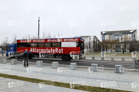 Autodemo vom Aktionsbündnis 'Alarmstufe Rot' in Berlin
